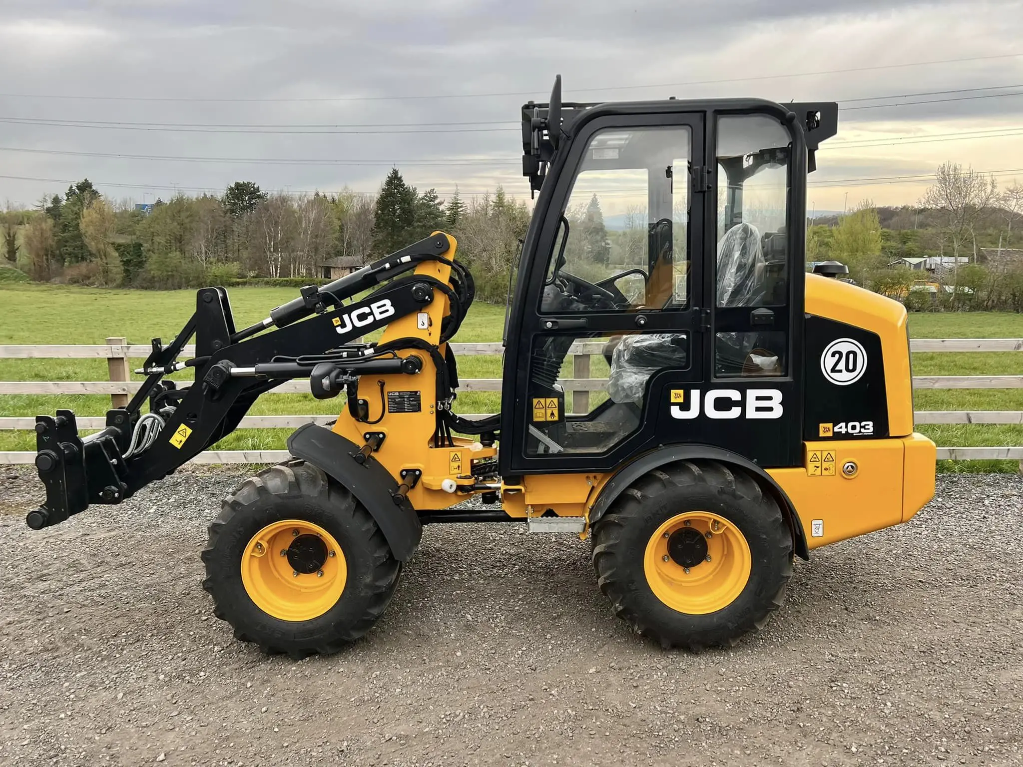 JCB9234R.jpeg