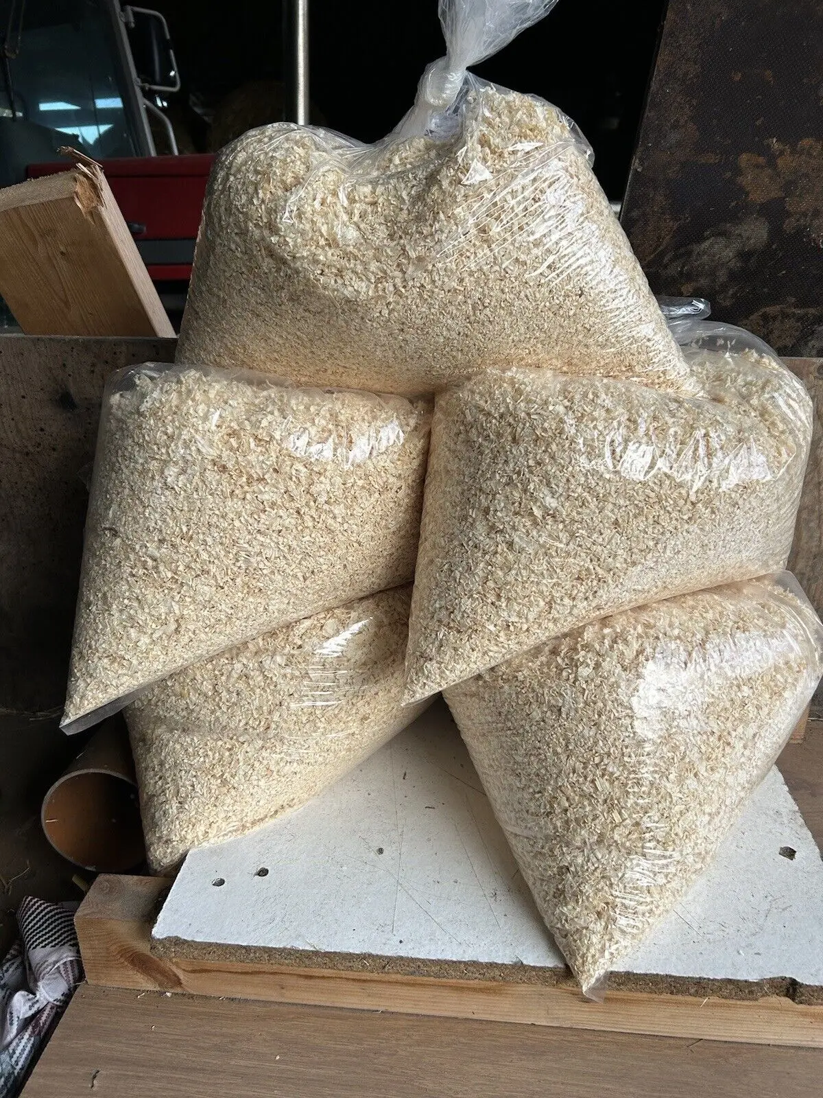 PINE SAWDUST/WOOD SHAVINGS FROM VIETNAM