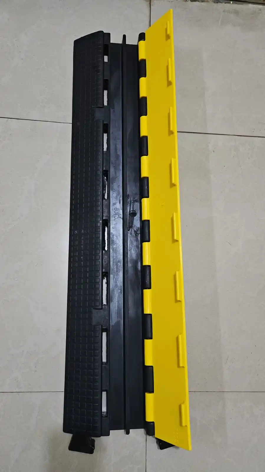 Cable Protector 2 Channel, Size: 900 X 250 X 32mm