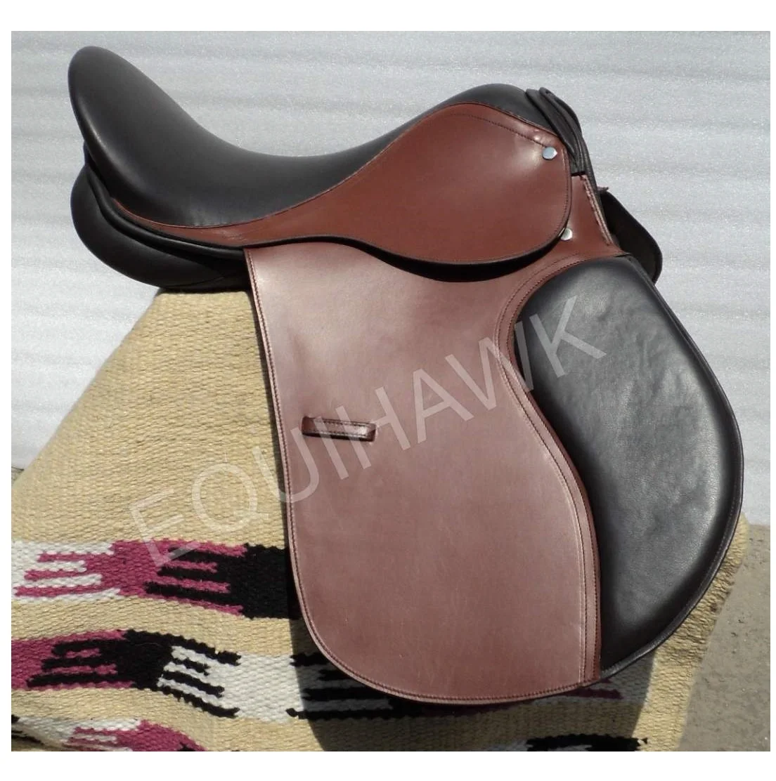 CUSTOM DESIGN LEATHER HORSE JUMPING SADDLE WITH CONTRAST SOFTY LEATHER COLOR MADE ON PLASTIC TREE WITH DETACHABLE KNEE ROLL