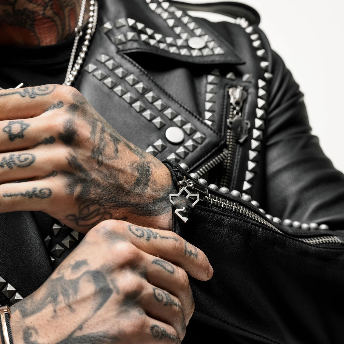 Men Motor Bike Turn Down Collar Sliver Metal Leather Jacket Male Casual Windproof Streetwear Vintage Spike Leather Jacket Mens