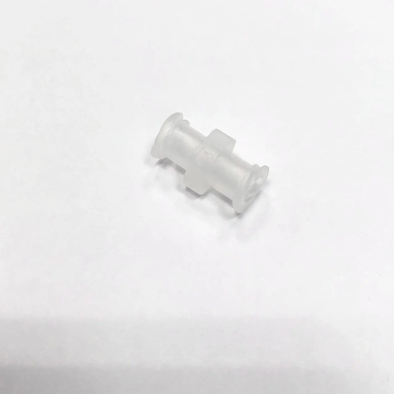 22A016 Coupler Female luer to female luer adapter