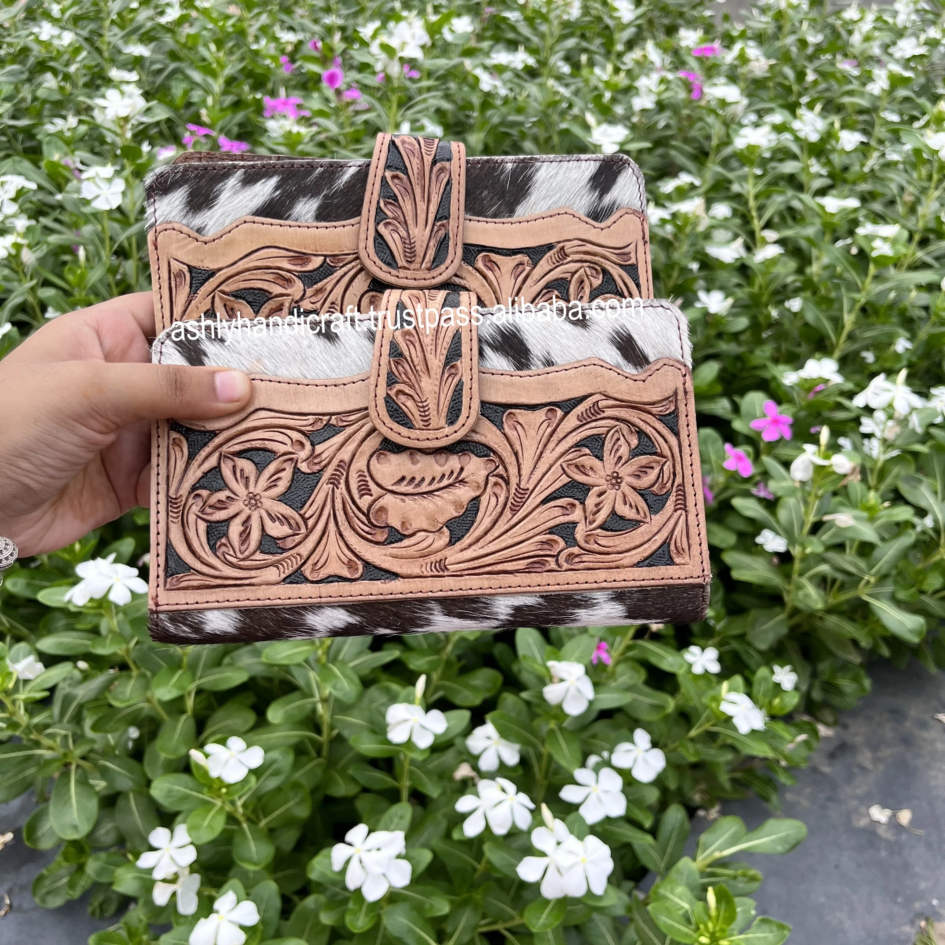 New  Western Stylish Hair On Real Cowhide Tooled  Fur Leather Clutch Designer Purse Hot Selling Tooled Leather  Bi-Fold Wallet