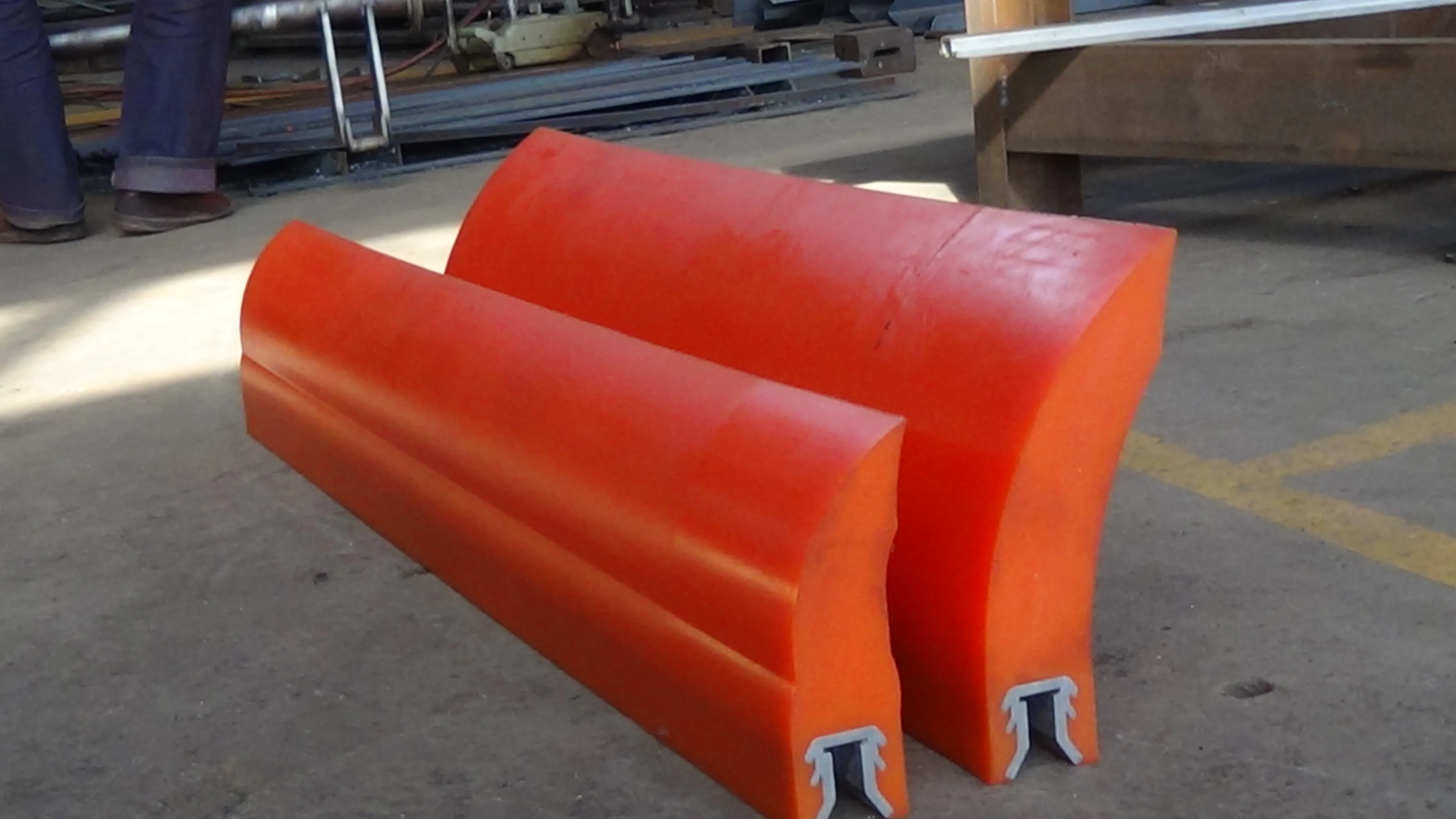 Heavy duty Conveyor  Primary Belt Cleaners system Installed on Conveyor Head Pulley Customized