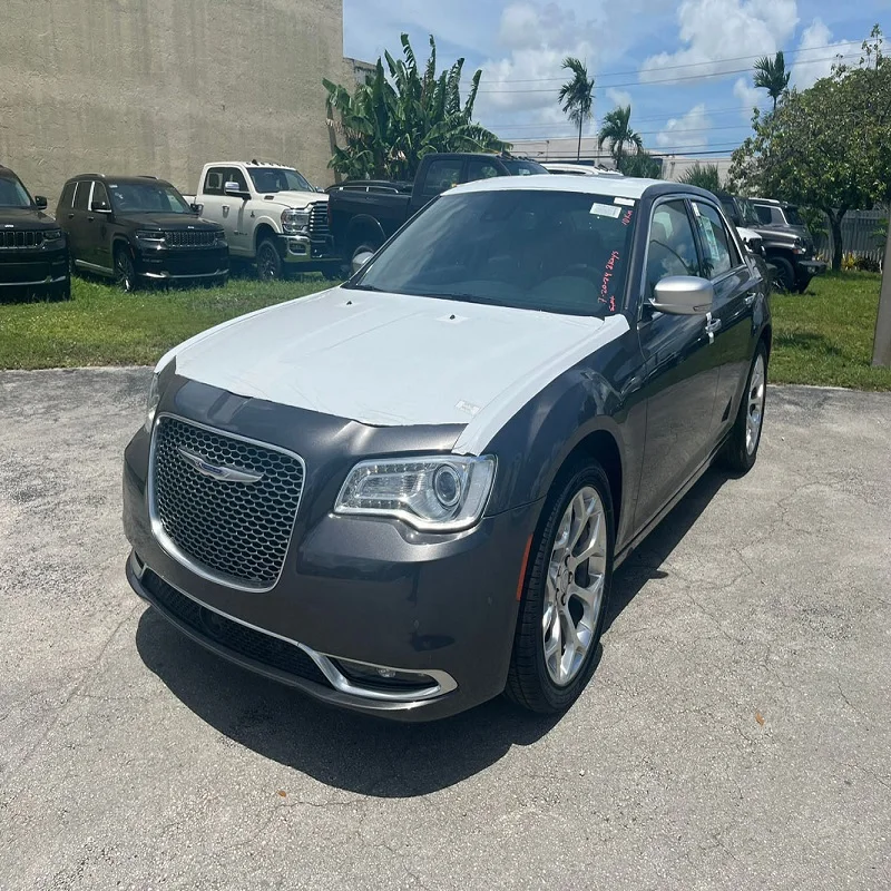 Аккуратно использованный 2022 Chrysler 300C Платиновый RWD 3-6L газ 8-скоростной при