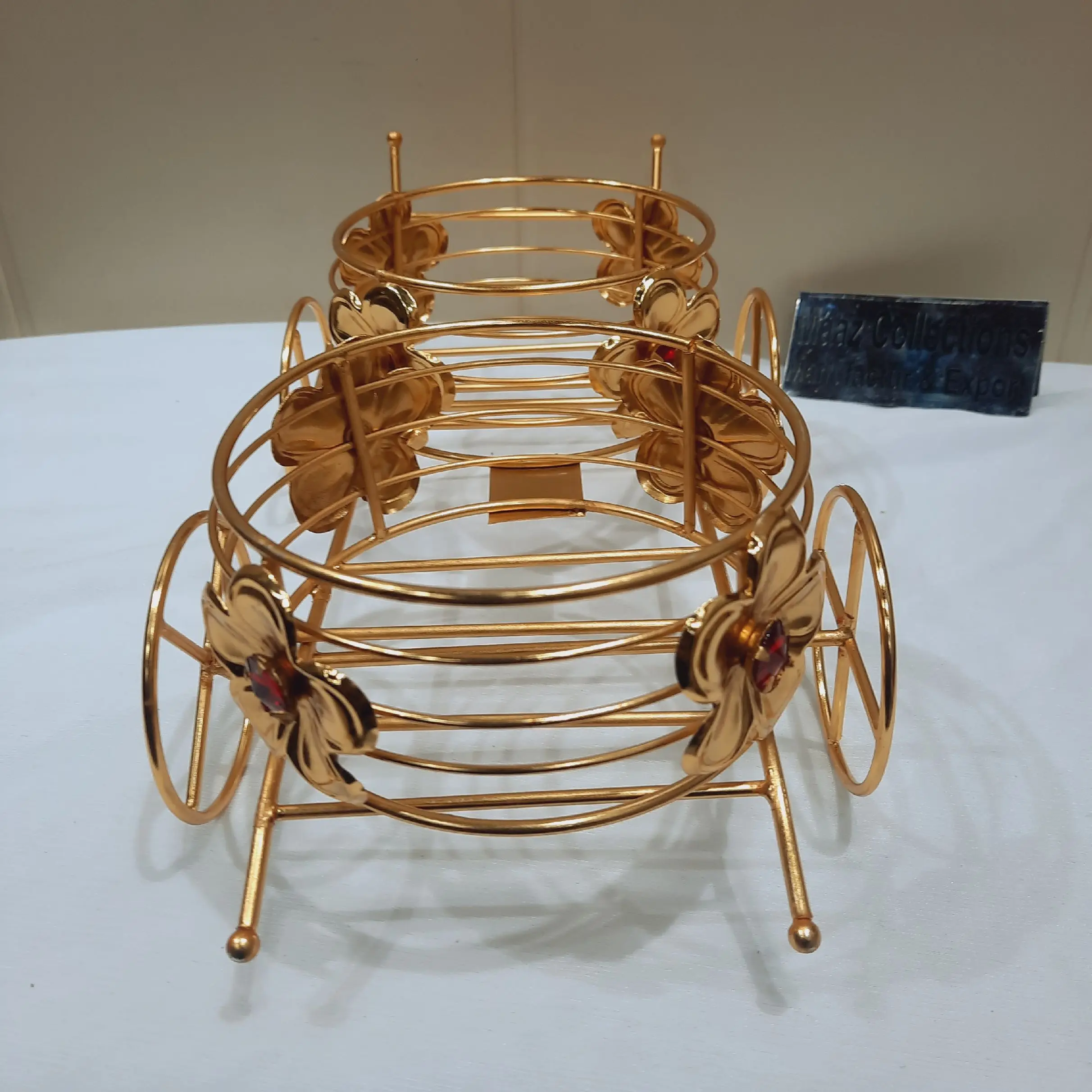 Golden Iron Gift Hamper Basket with Handle with unique design in Round shape Hamper Decorative Food Organizer