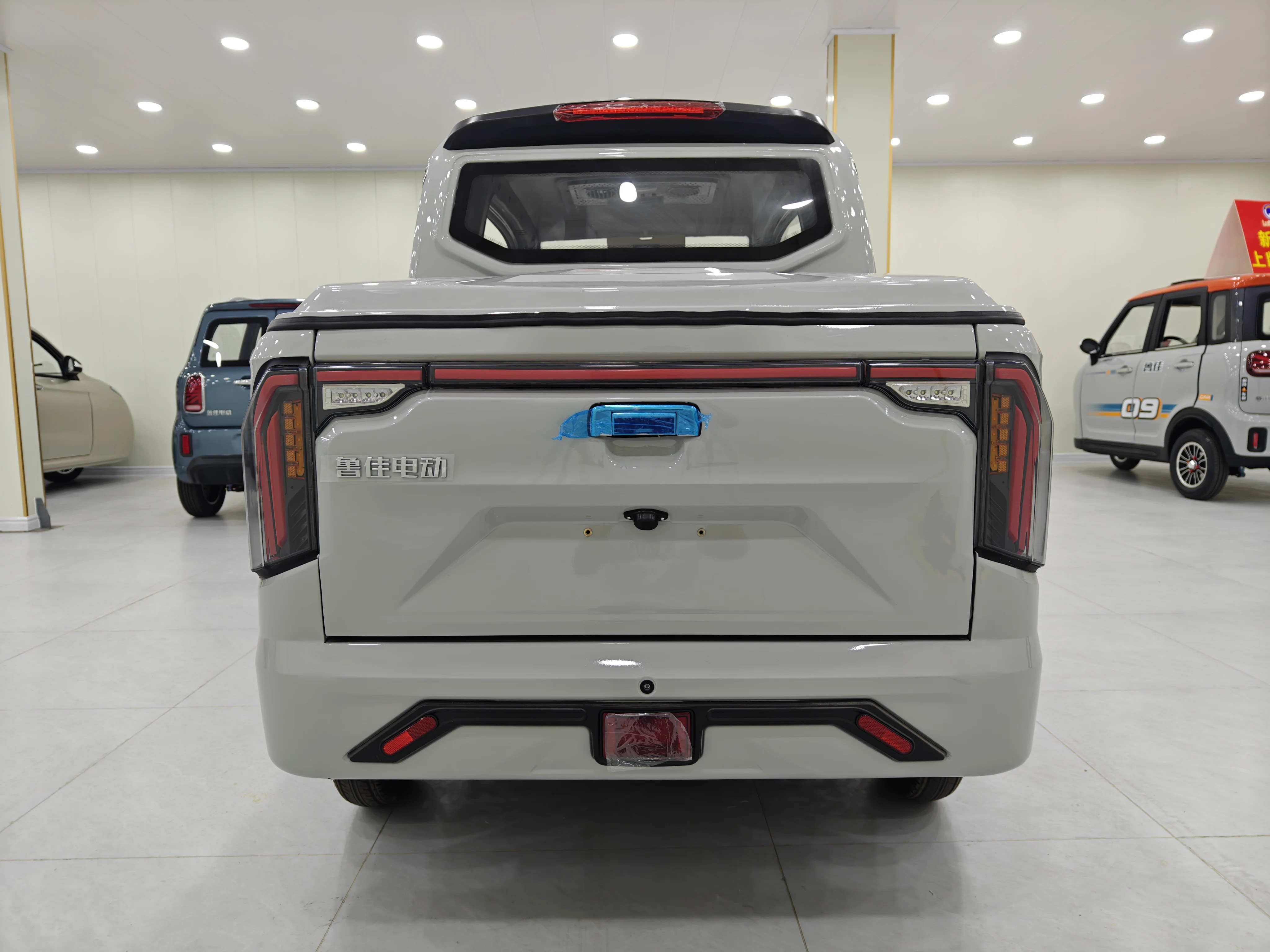 60V1500W Enclosed Cab Pickup Electric Three-Wheel Motorcycle