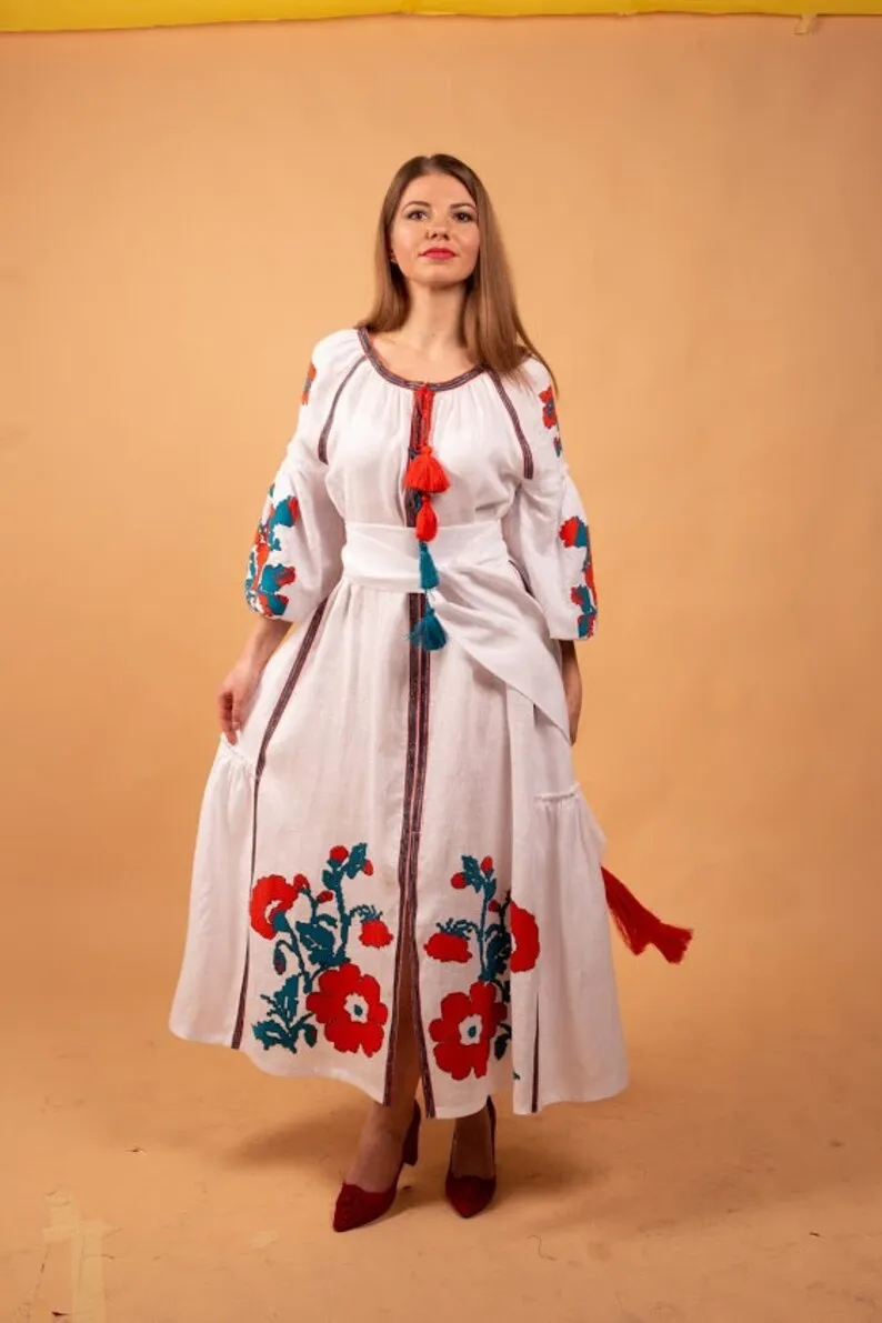 Women selling Ukrainian embroidered long sleeves floral embroidered Ukrainian long belt dress