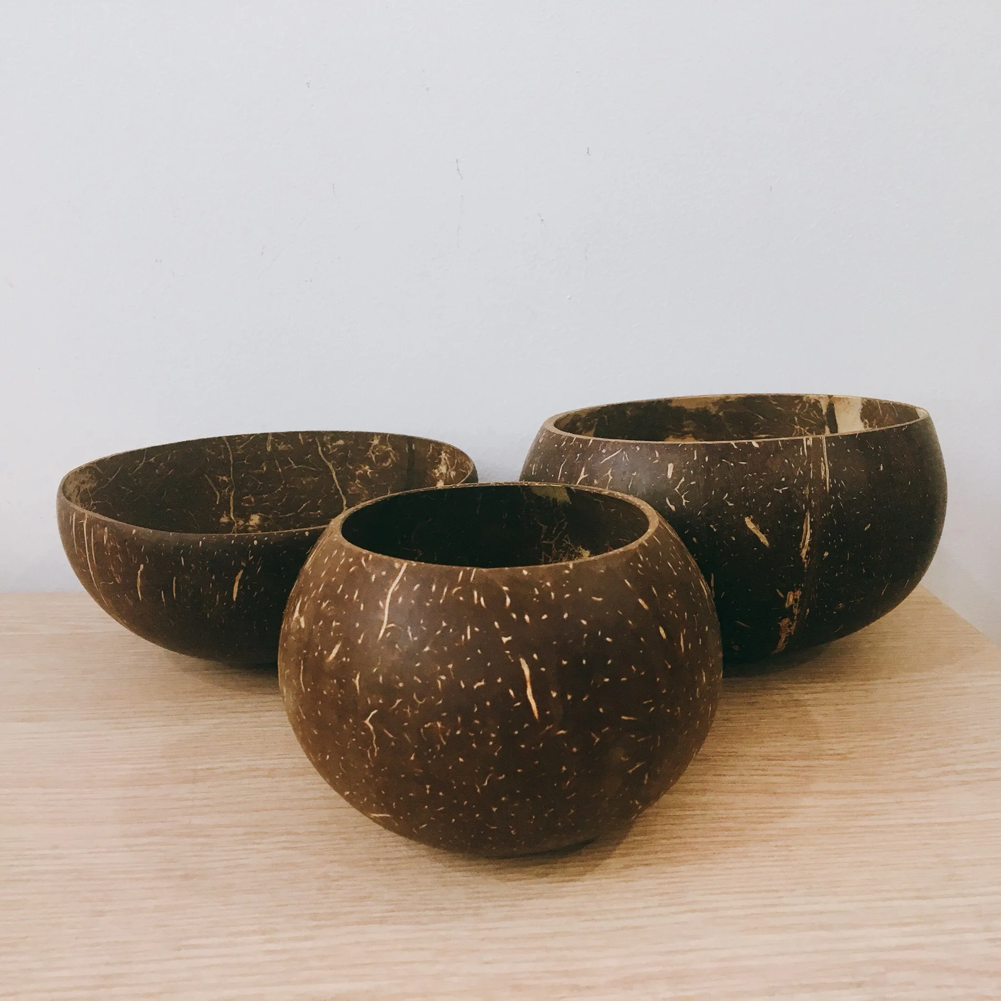 best selling wholesale set of 4 coconut shell bowls with good price handmade from Viet Nam smoothie bowls