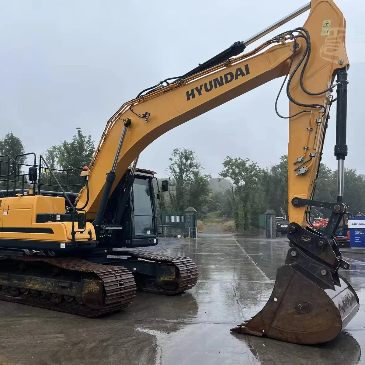 Hyundai HX220L экскаватор
