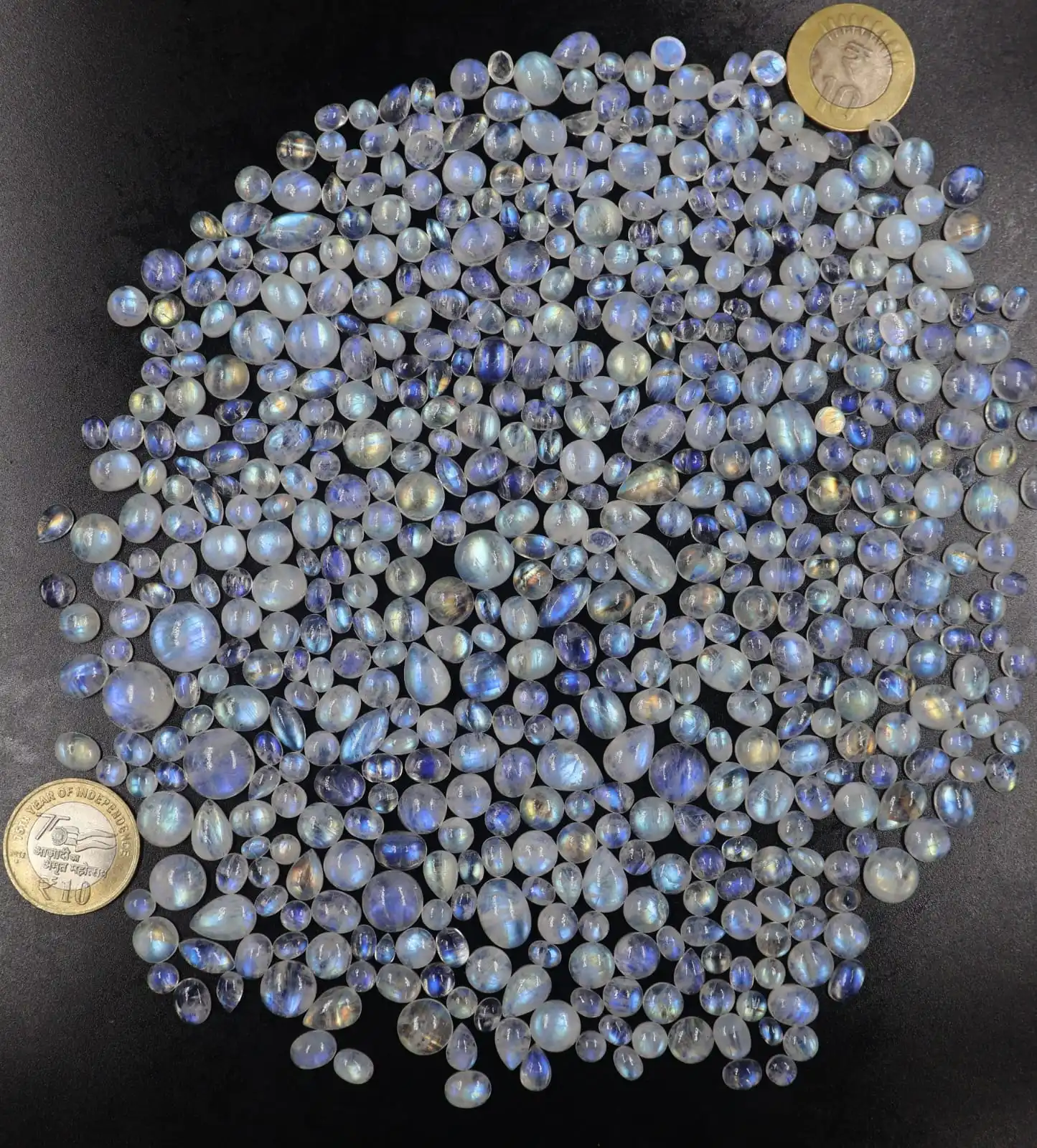 2024 Hot Sale Handmade High Heart-Shaped Natural Stones Genuine Smooth Blue White Rainbow Moonstone Cabochon Crystal Opal