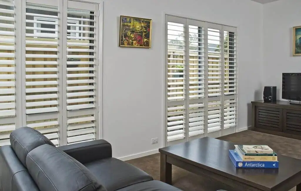 Australia Bulk Factory Supply Fauxwood PVC  Plantation Door Shutter Bay Window Shutters