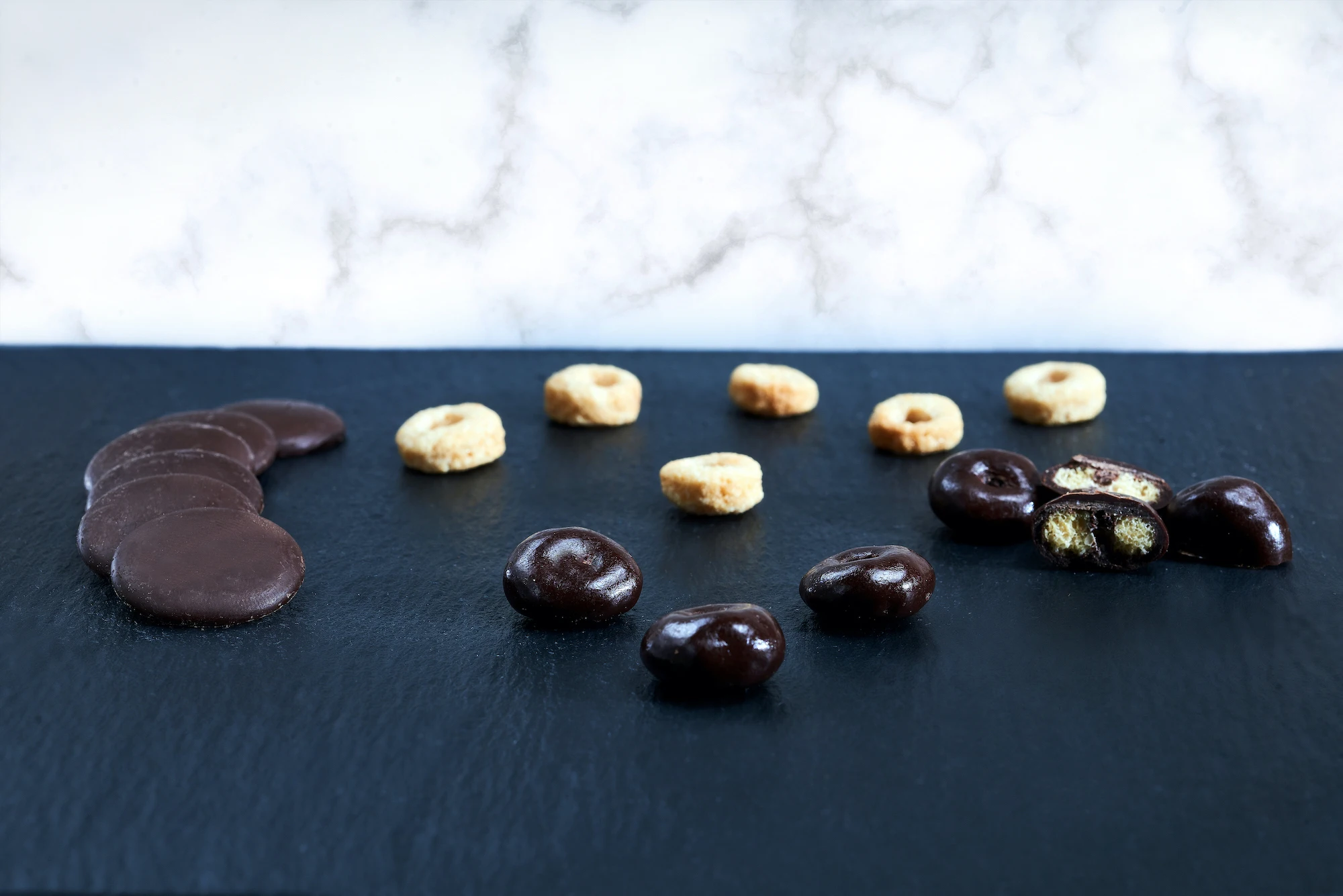 Wholesale 10 kg Ready-to-Sell Industrial Use Honey Rings Cream Flavor Dark Chocolate Coated Biscuit and Nut Bar Pattern