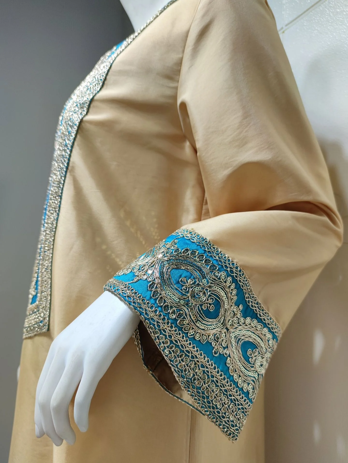 Vintage Ethnic Embroidered Abaya Dress for Women Autumn 2023 Middle East Dubai Arabic Oman Kuwait Moroccan Kaftan Muslim Clothes