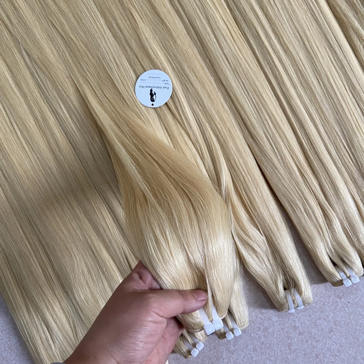 Качественные натуральные волосы для наращивания 613 цвета, кудрявой завиток, прямые пряди, всегда готовы к глобальным поставкам, модель 1