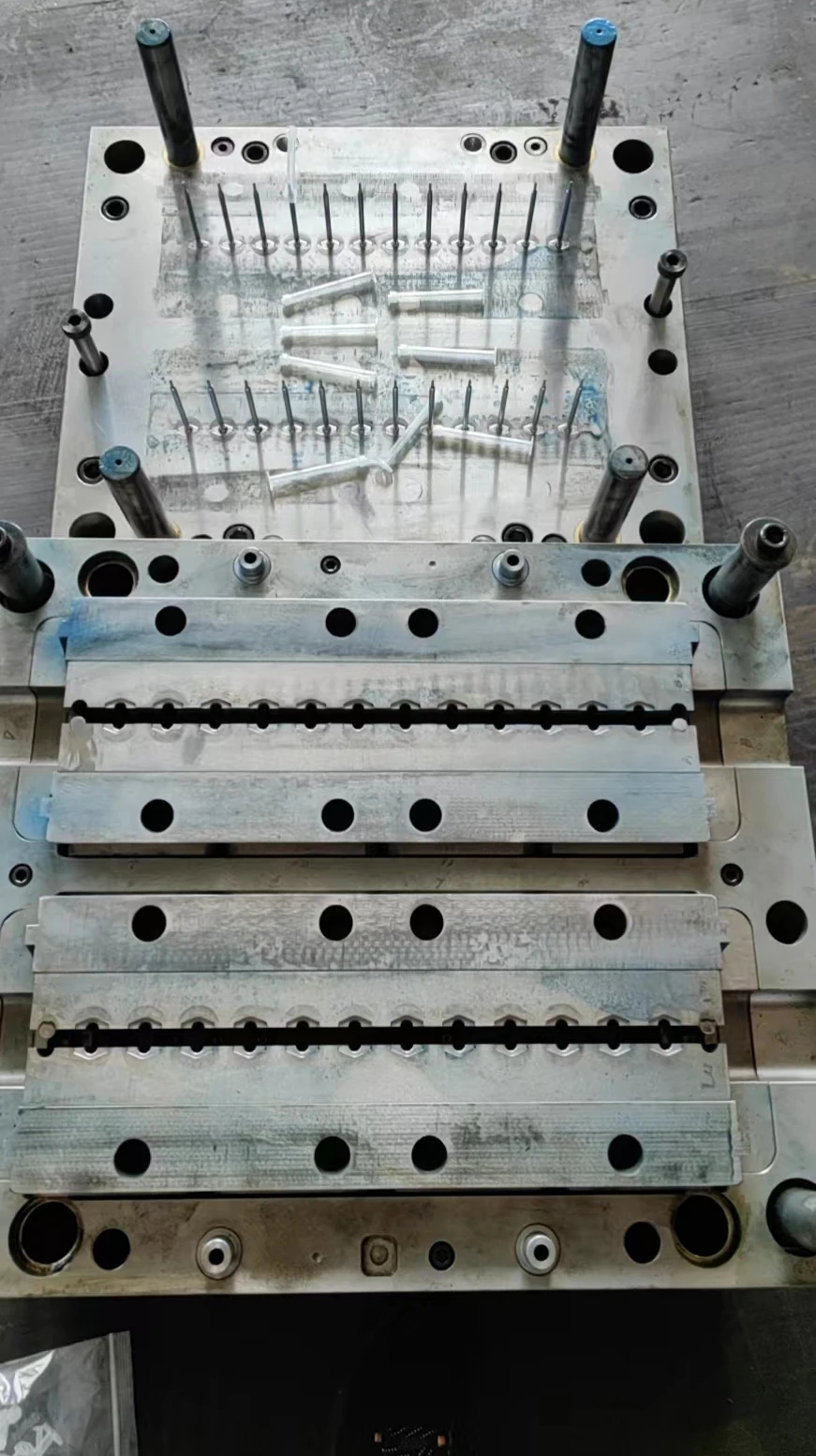 2022 New Multi Cavity Plastic Syringe Injection Mold Disposable 3ml Injector Tube Syringe Injection Molding Machine