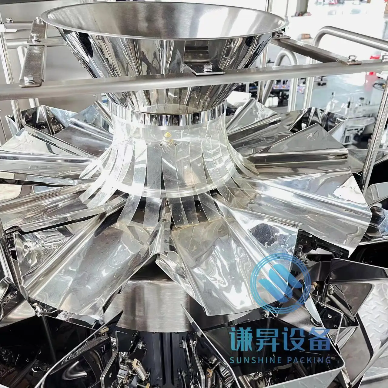 Large vertical automatic granule packaging machine Prefabricated bag packaging machine Puffed food production line