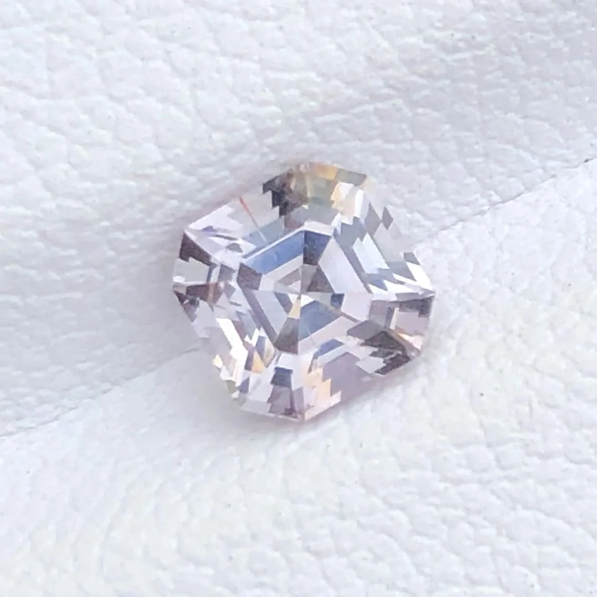 Драгоценные кольца с натуральным вырезом