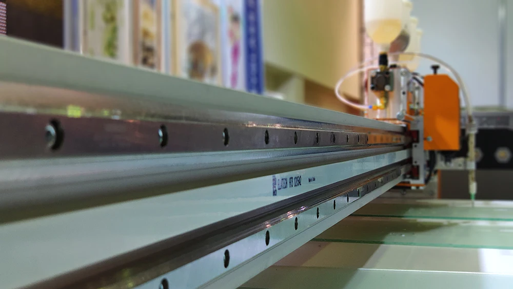 Stained Dragonfly Glass Machinery Equipment with Glass and Firm Cutting Function Machine for Production of Stained Glass