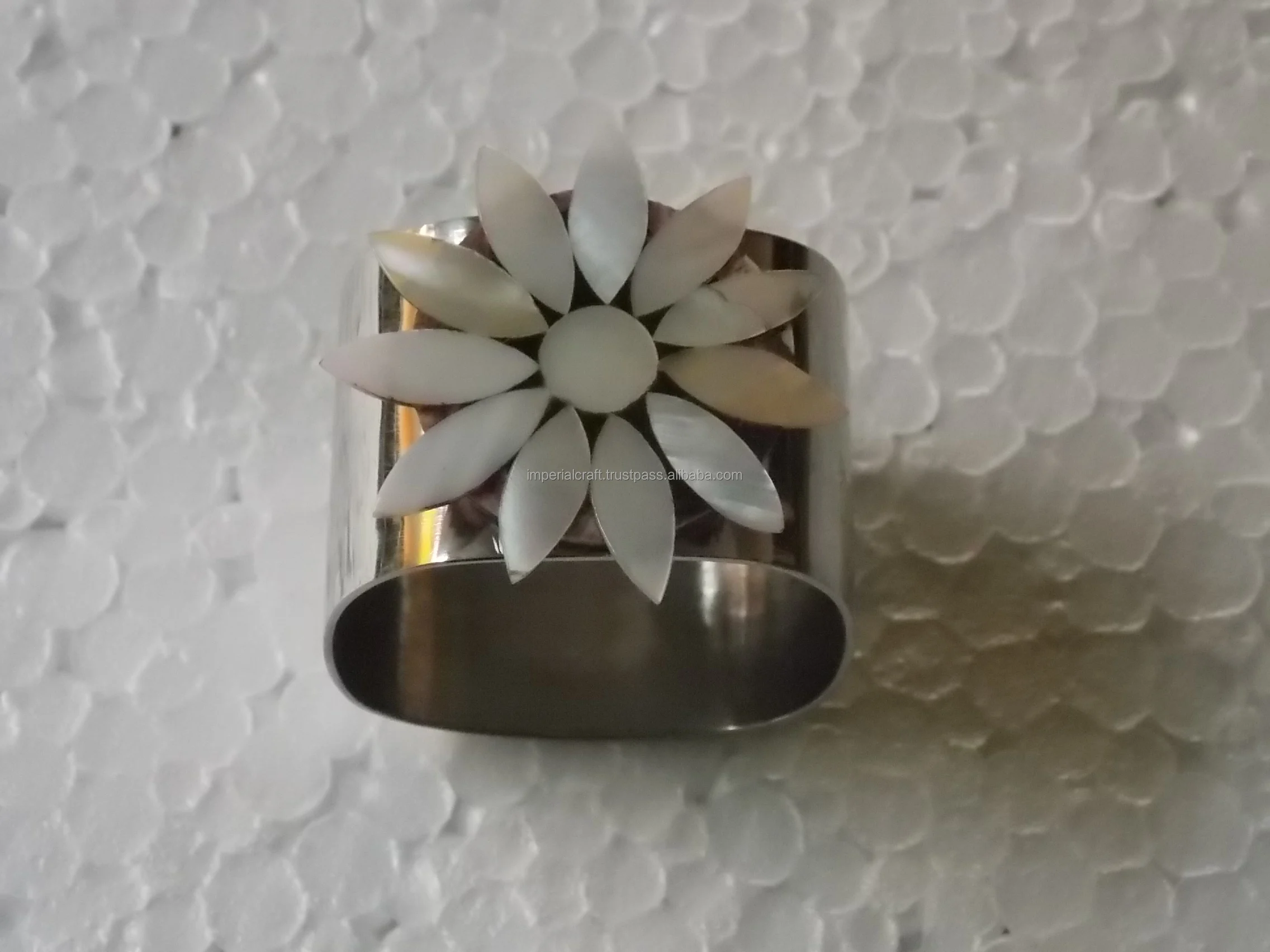 new arrival mother of pearl and metal napkin holder ring for weddings and table decoration new mega star design