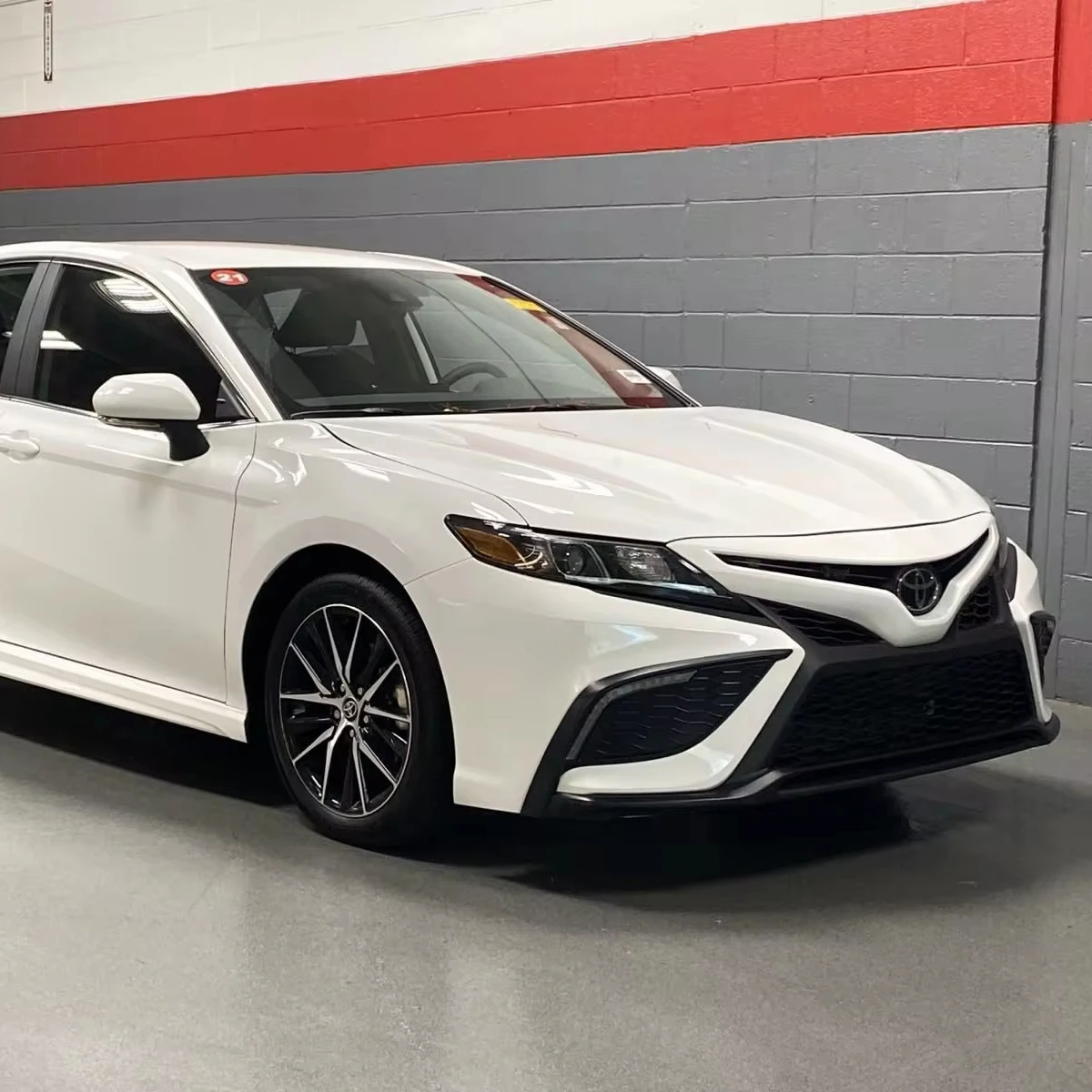 Хорошо используемый 2024 Toyota Camry SE