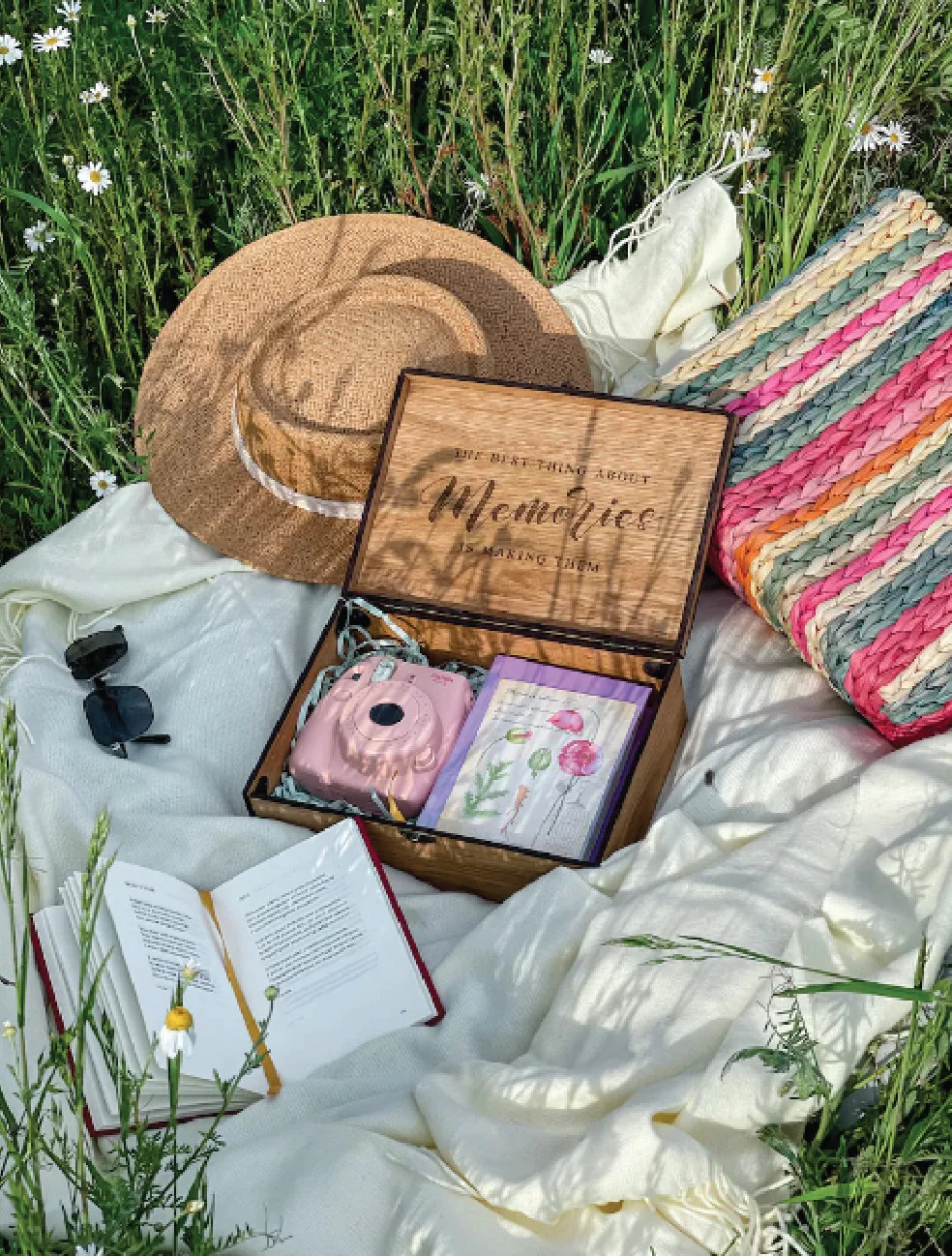 Personalized keepsake - large wooden box with floral design Nice gift for friends, mother, sister or girlfriend