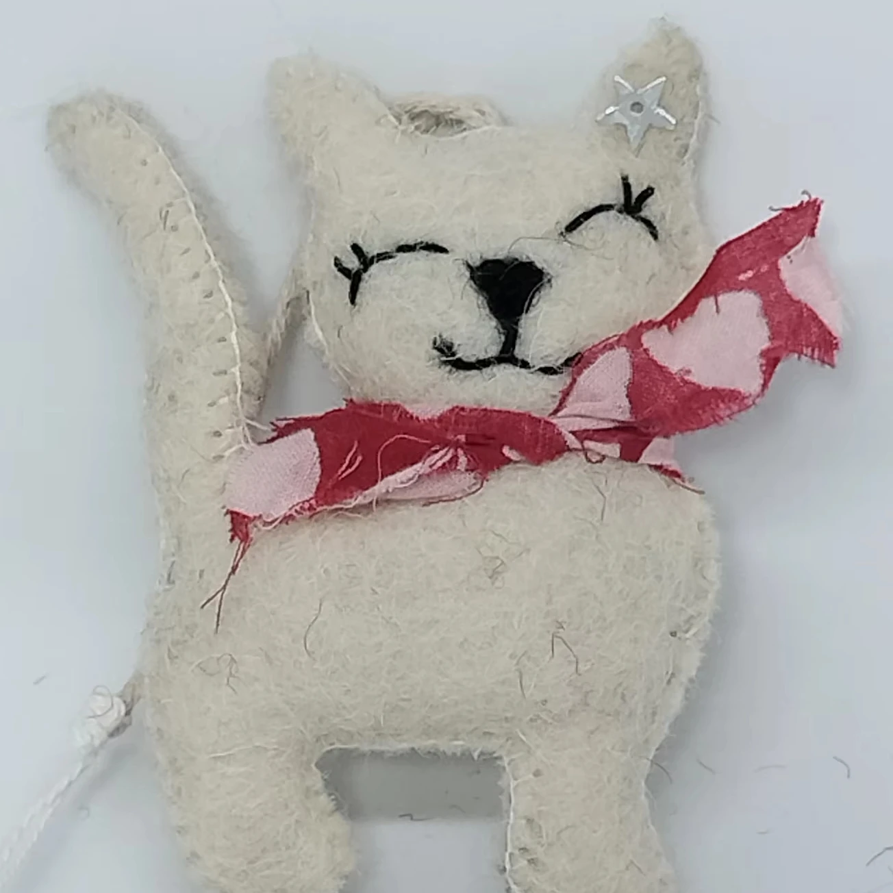 Декоративные украшения из войлока