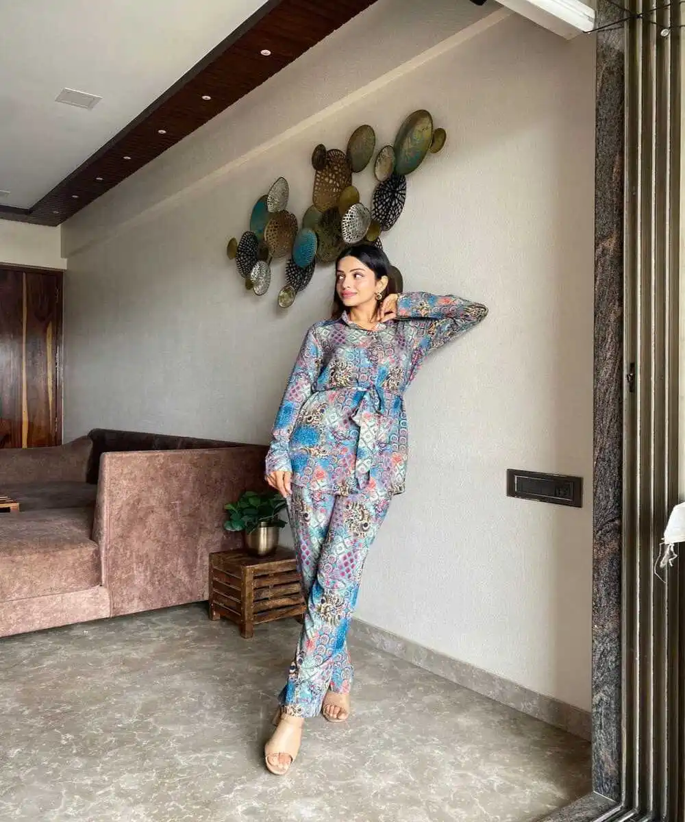 Fashion Fusion: Pakistani Style Salwar Kameez - Fusion of Traditional and Modern Styles, Creating a Chic and Stylish Fashion