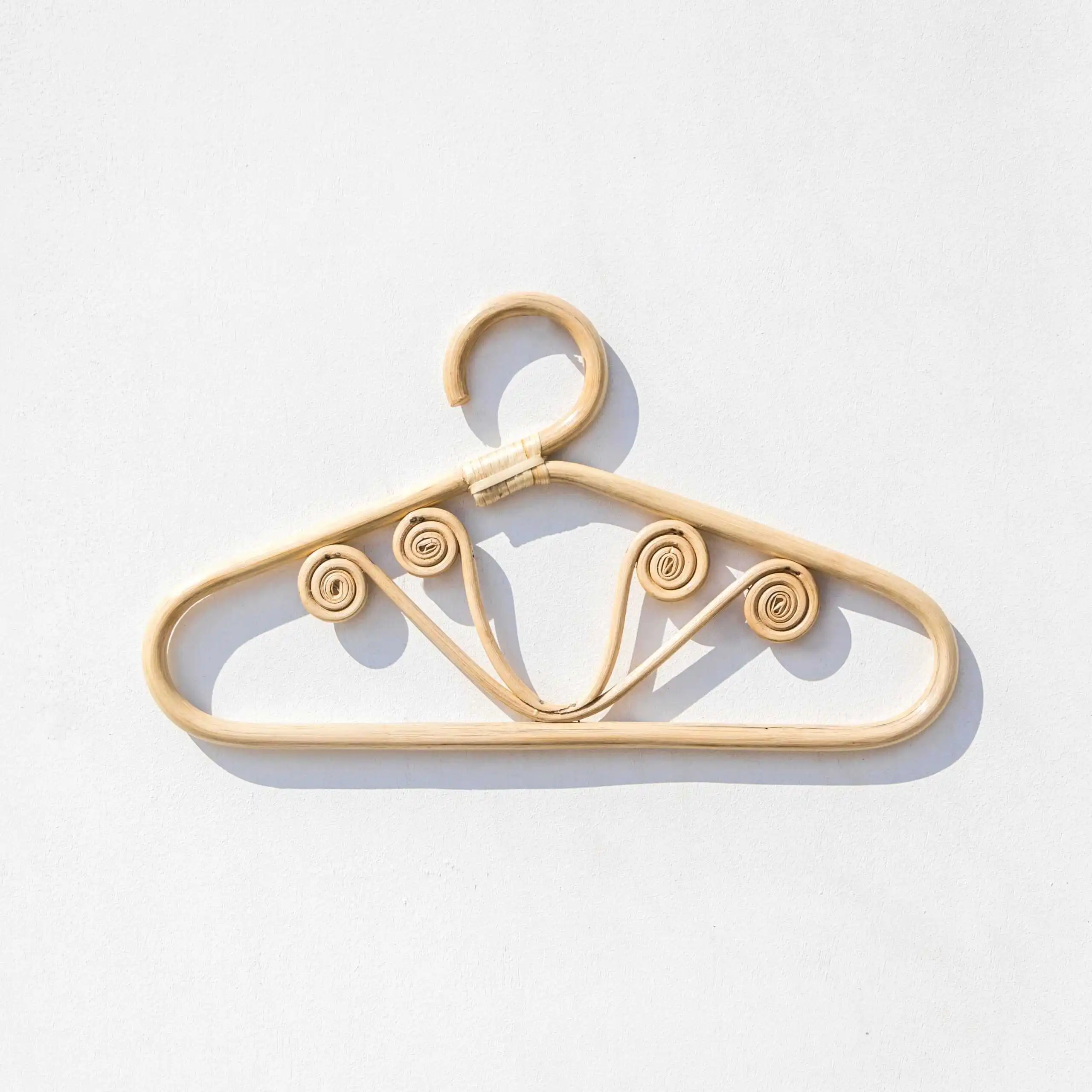 Hot Sale Set Of 2 Basic Handmade Rattan Round Clothes Hanger Hook For Kid and Adults Vintage Style Vietnam Supplier