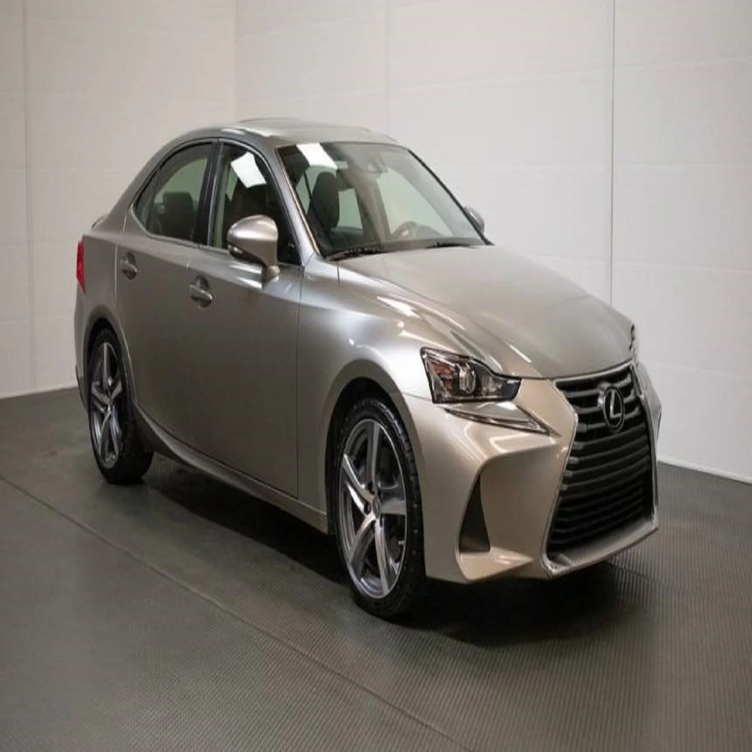 Используется 2018 Lexus 300
