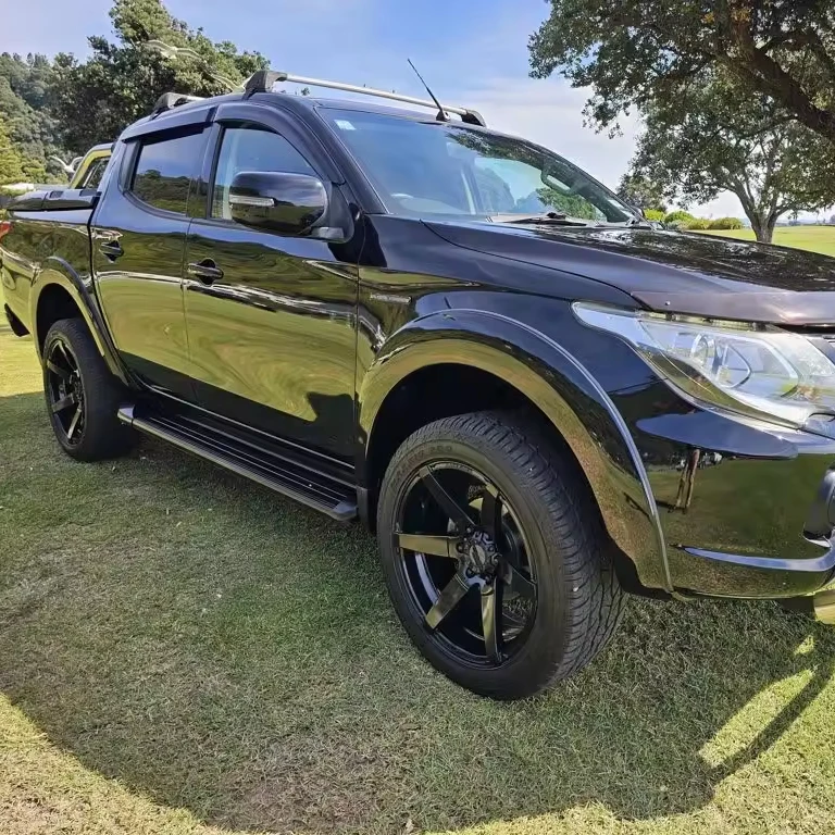 Доступная б/у Mitsubishis Triton двойная кабина GLS 2.4D/4WD 2022 модель 100% отлично работает безаварийно 