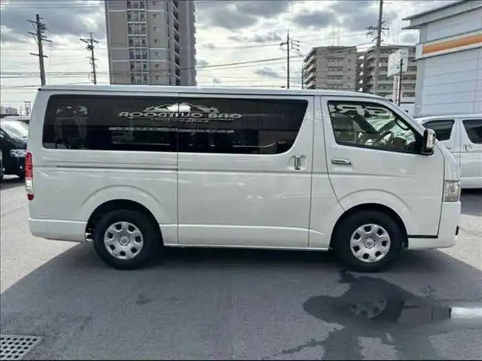 Подержанный японский 2022 Toyotta Hiace Van
