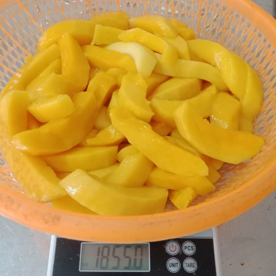 VIETNAM CANNED KAEW MANGO SLICES PULP IN LIGHT SYRUP A10 TINS, CHOICE QUALITY, YELLOW COLOR, OEM PACKING FROM OWN MANUFACTURER