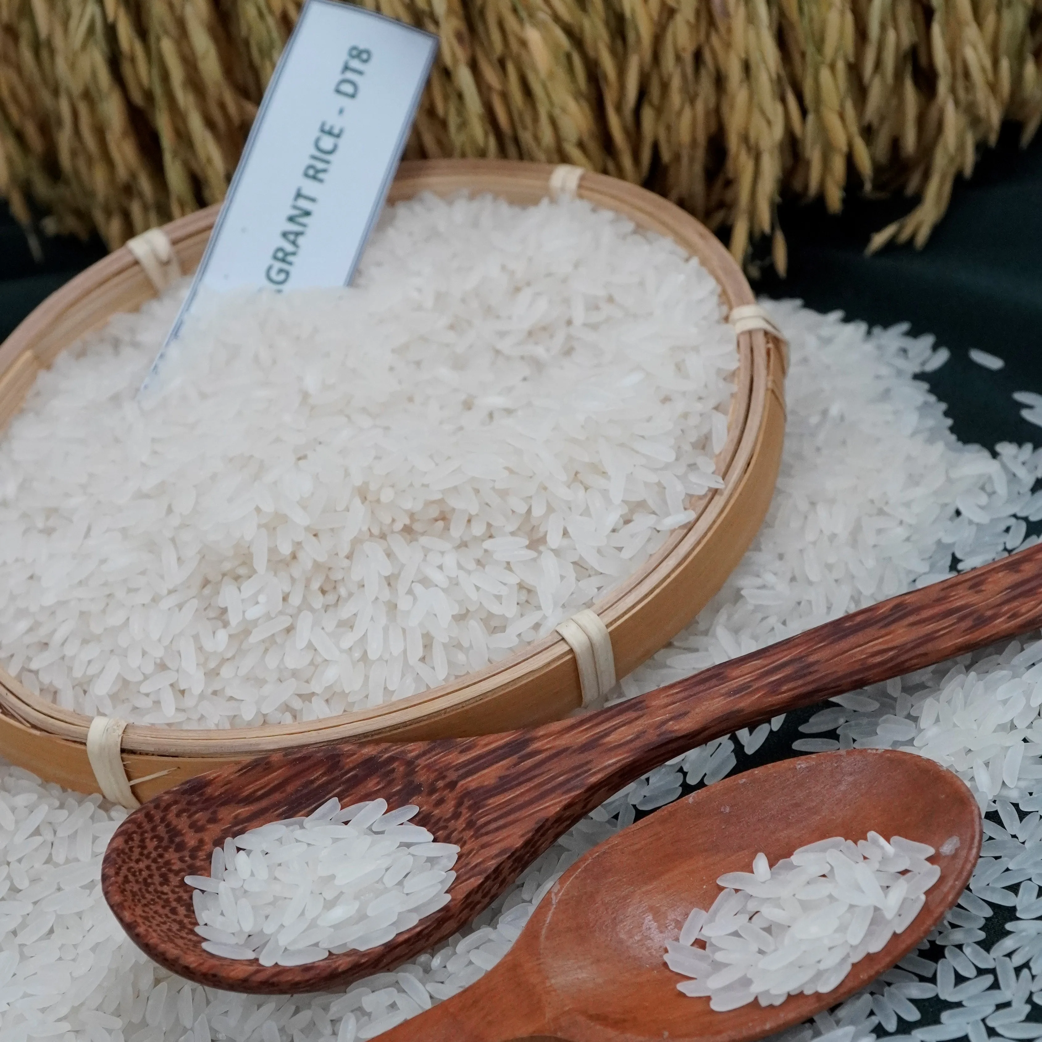 High quality long grain DT8/Jasmine white fragant rice packing 1kg,5kg,25kg,50kg from Vietnam for wholesales