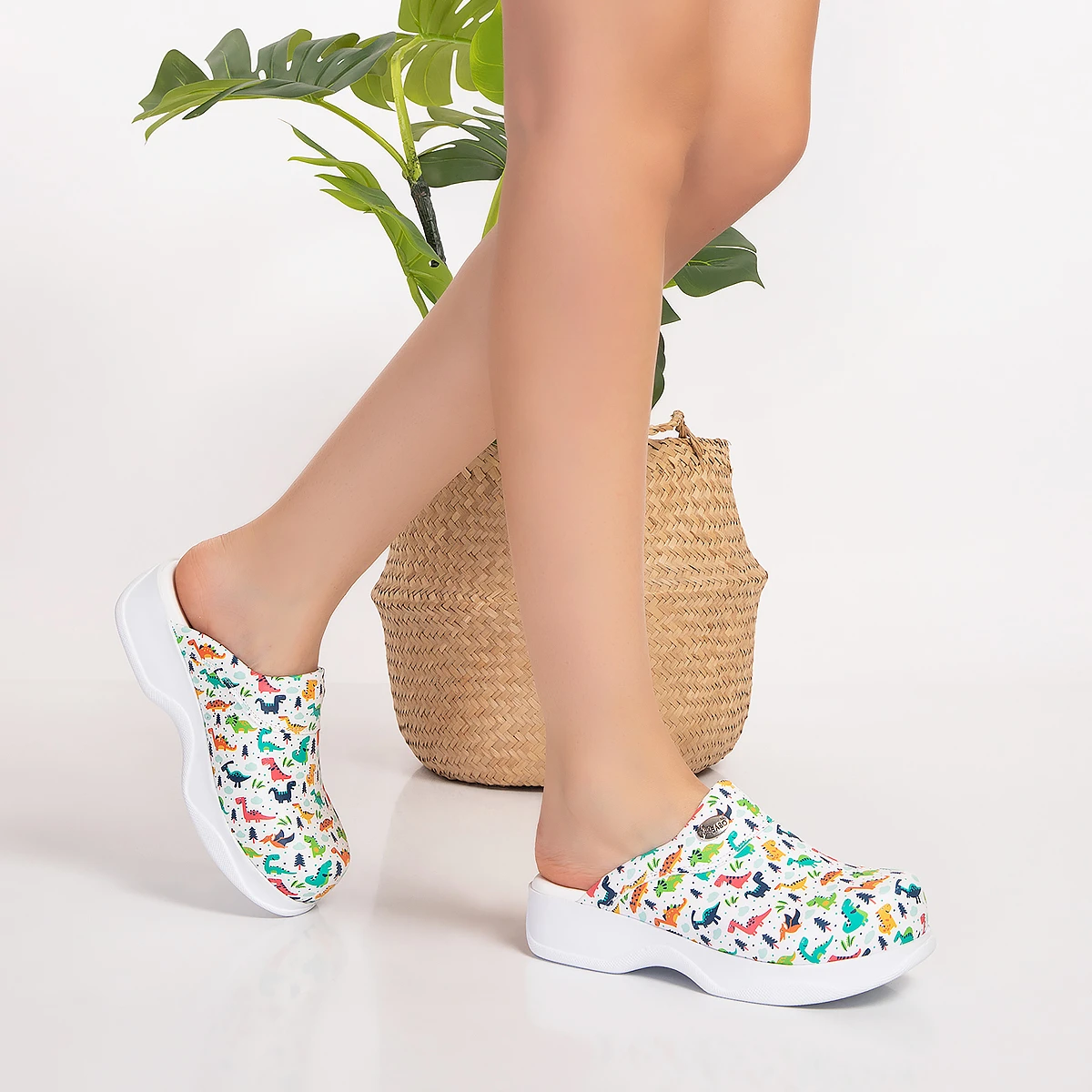 Clogs  Dinosaurs Patterned  Closed Classic Sabo Slippers Orthopedic Women Sabo Slippers 101 201 Nurse Slipper for Hospital