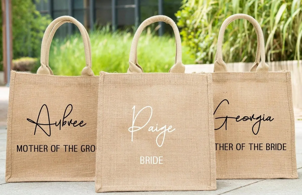 Jute burlap bags from India, perfect for everyday shopping and groceries, made entirely from natural fibers of Indian origin.