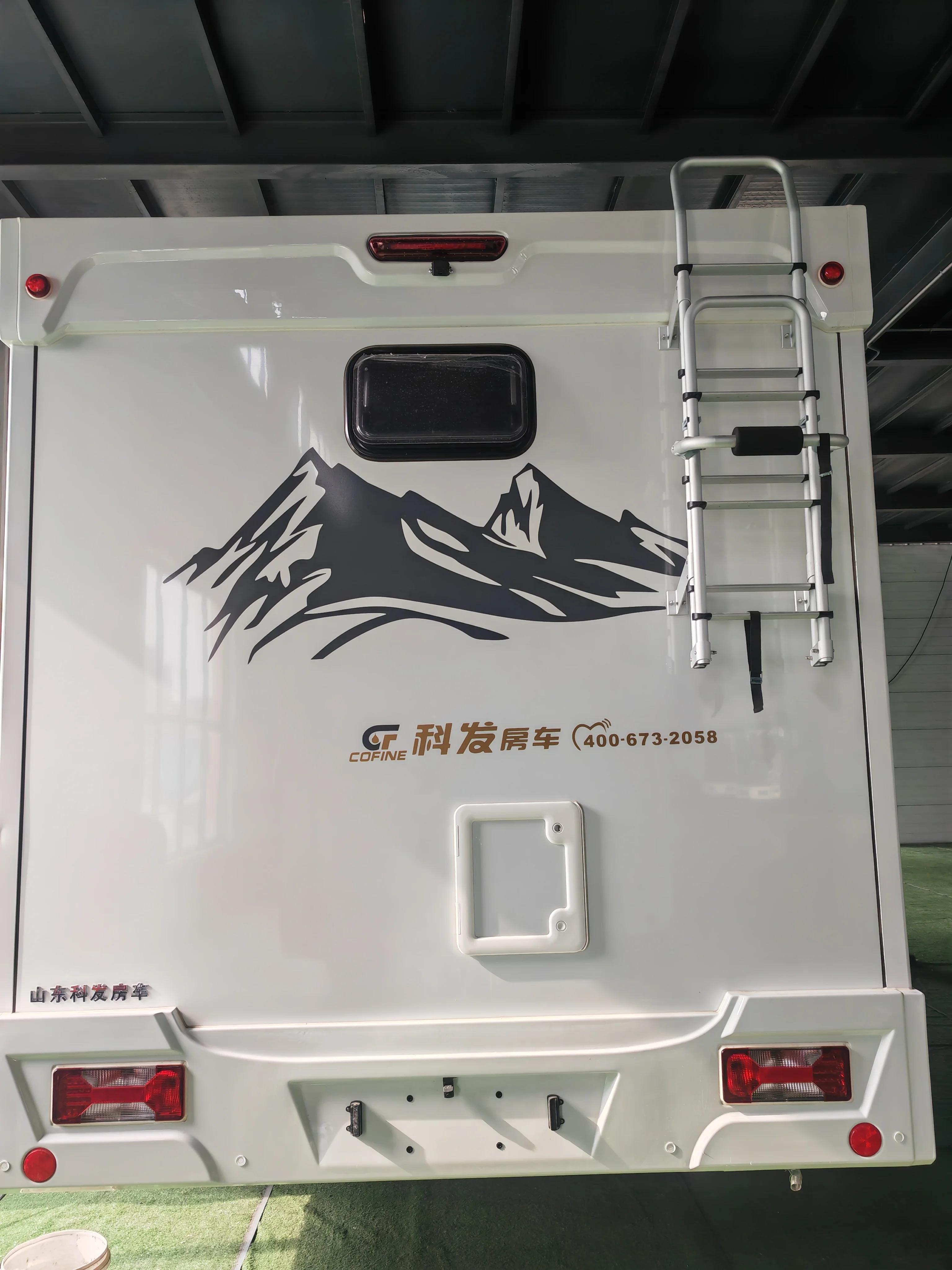 Aluminum exterior ladder for RV customization