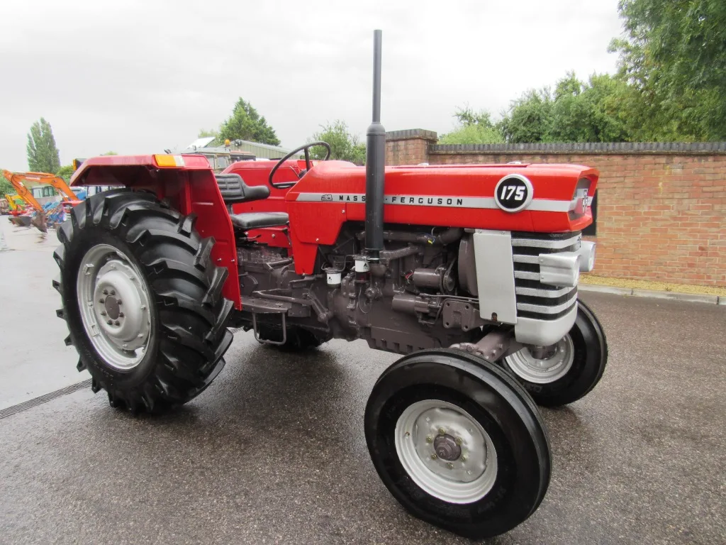 40hp YTO EME404 Factory Supply tractor with grass cutting and plough for sale