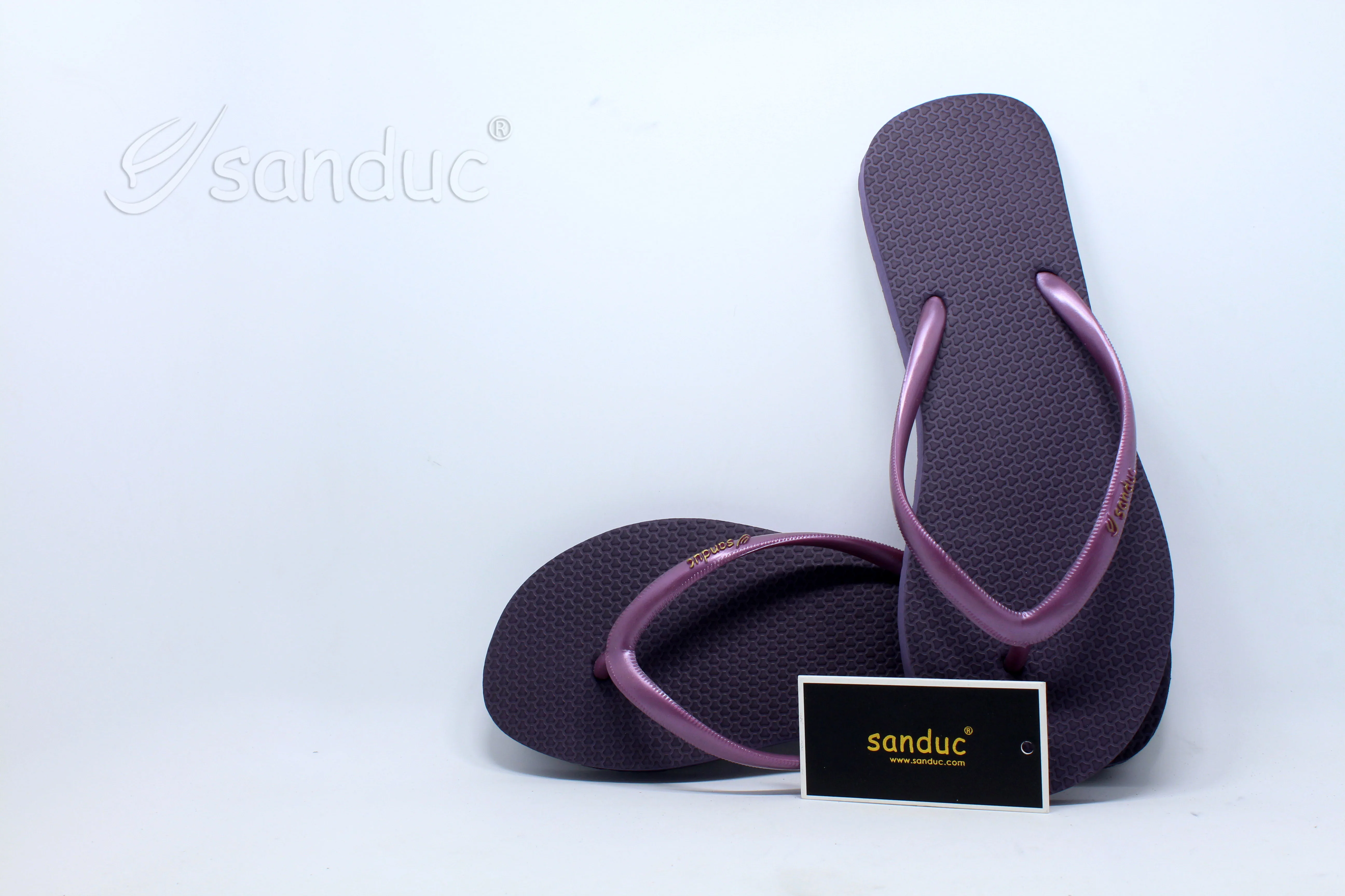 Wholesale Outdoor Customized New Fashion Simple Cheap Flat Beach Thong Slipper PVC Girls Wedding Flip Flops