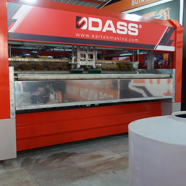 Console Type Full Automatic Carpet Washing Machine 420cm 8 circular and 2 cylindrical brushes +scrapper