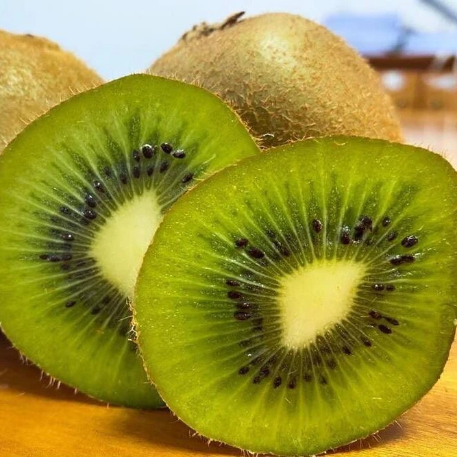 Fresh Fruit Kiwi 70gr at viols and Plastic carton boxes Turkish Original Kiwi wholesale fresh fruits