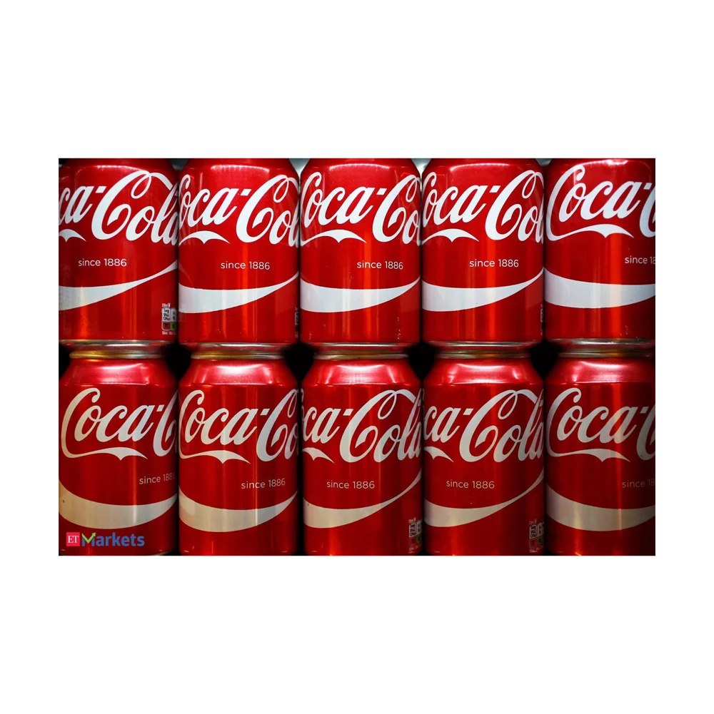 Coca-cola classic 330ml / Coca cola soft drink 330 ml / Coca cola 33 cl can