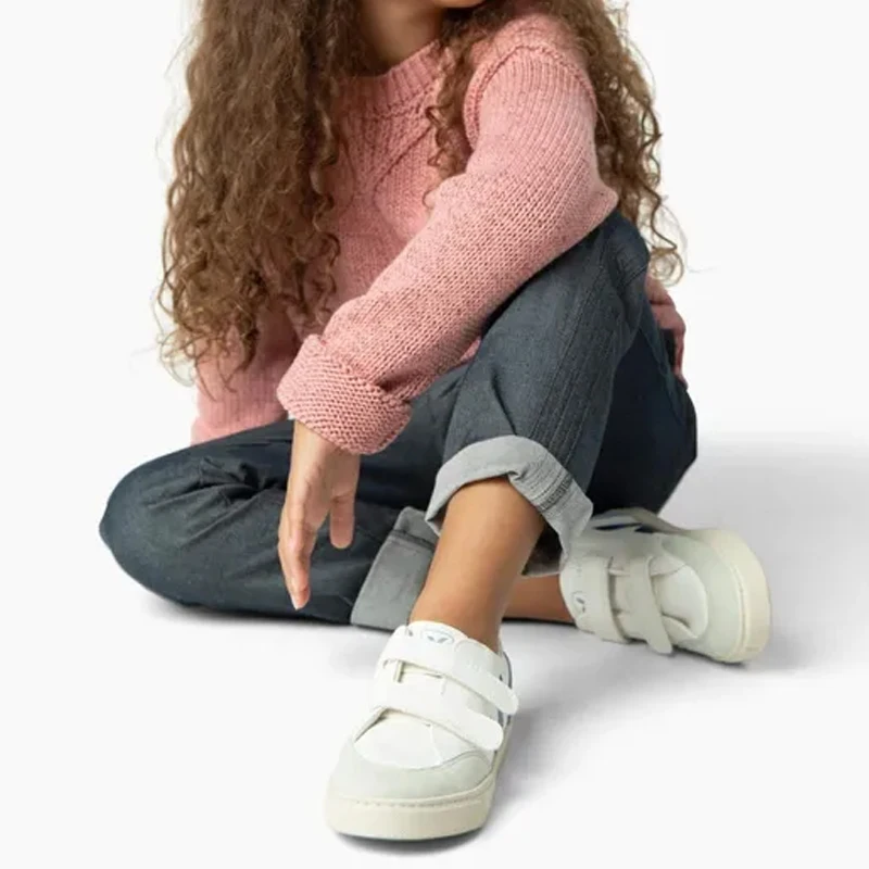 Young Girls Slim Fit Denim Jeans Kids Fashion Clothing Wholesale OEM Customizable High-Quality Bangladeshi Manufacturing