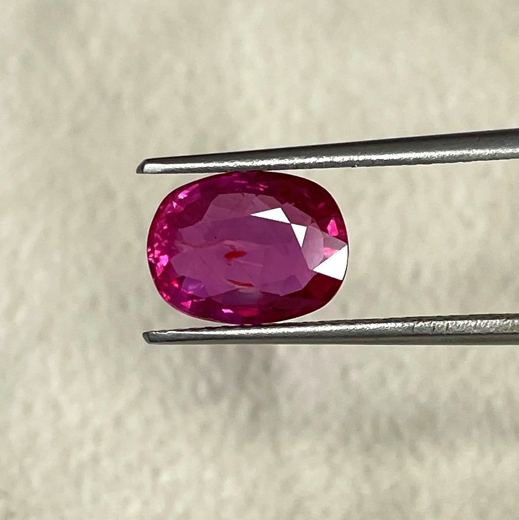 Высшее качество незагретый необработанный натуральный рубин Мозамбикский драгоценный камень 3 карата для изготовления колец и ювелирных изделий