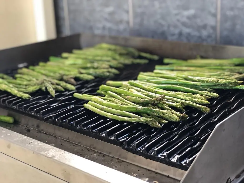 Sinocharm Wholesale Price Fresh Frozen Vegetables New Crop IQF Frozen Green Asparagus with BRC A