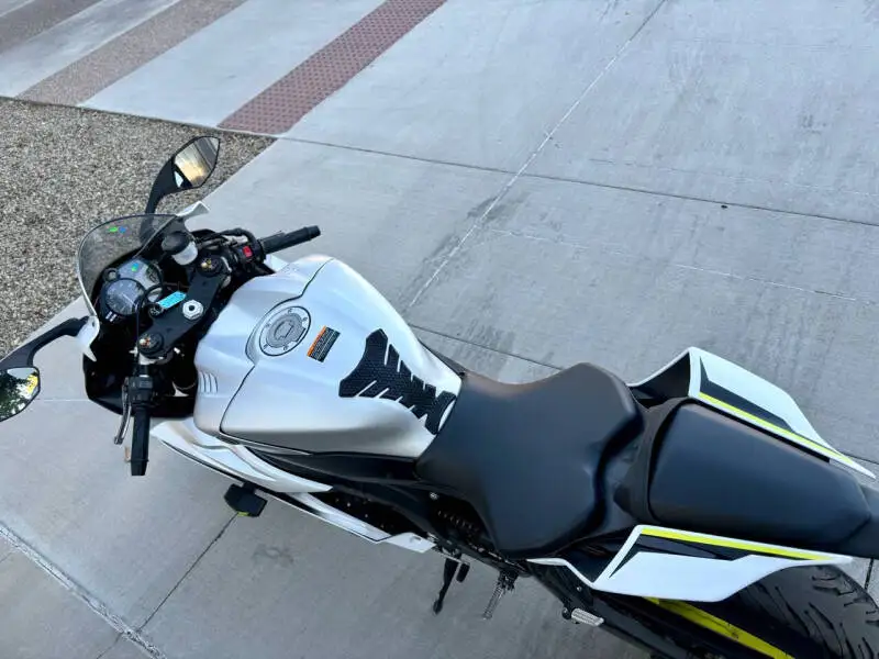2017 Yamaha YZF-R6 IgnitionTCI (транзисторное управление) Система охлаждения с жидкостным охлаждением б/у Sportbikez для продажи