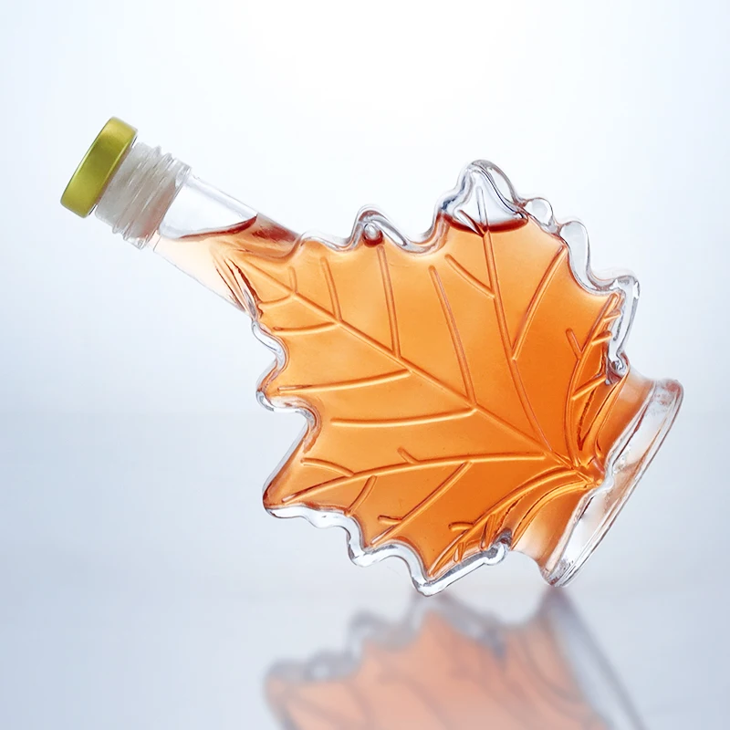 500 ml maple leaf shape transparent glass bottle with screw cap for gin whiskey vodka tequila rum
