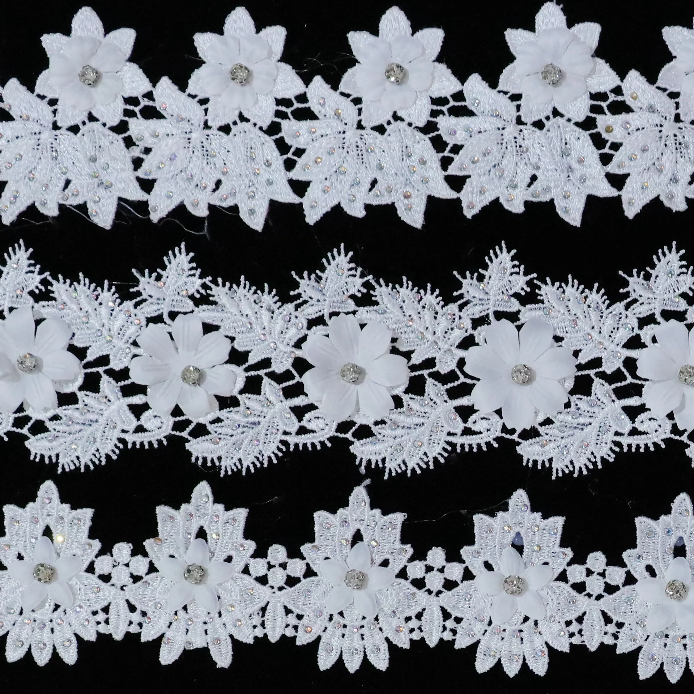 Ribete de diamantes wholesale shiny rhinestones 3d flower lace trim bridal white sequin nylon lace trim for lingerie decoration
