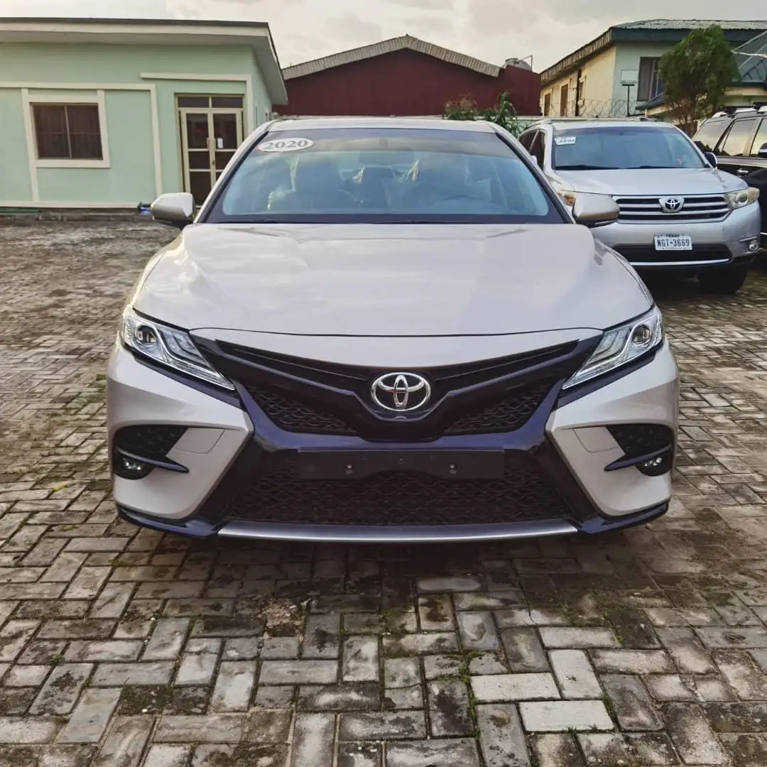 2020 Toyota Camry SE