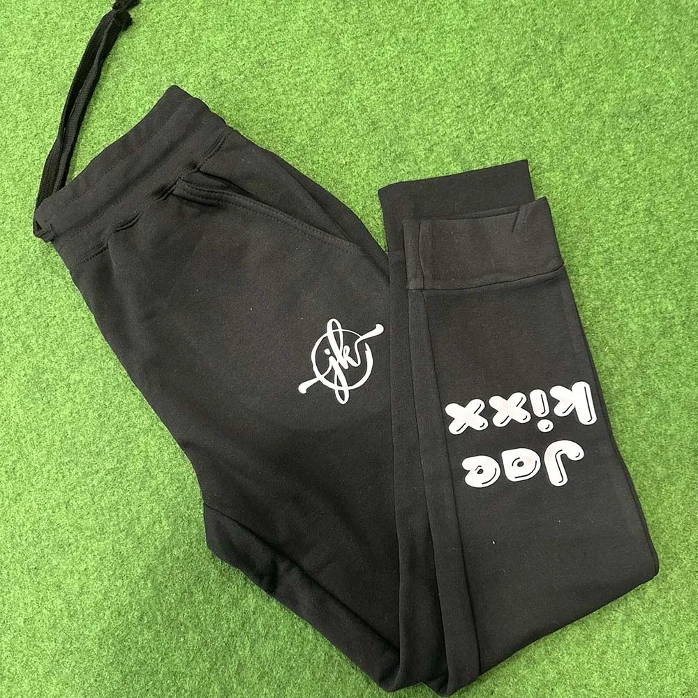 Женский спортивный костюм с пышным принтом